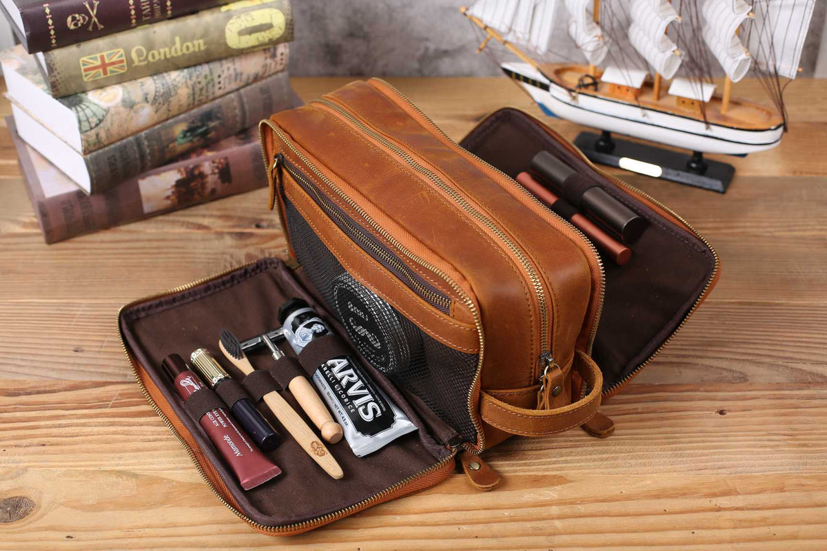 Groomsmen Gift Personalized Leather Toiletry Bag Waterproof Leather Dopp Kit Men's Shaving Kit, Christmas Gift